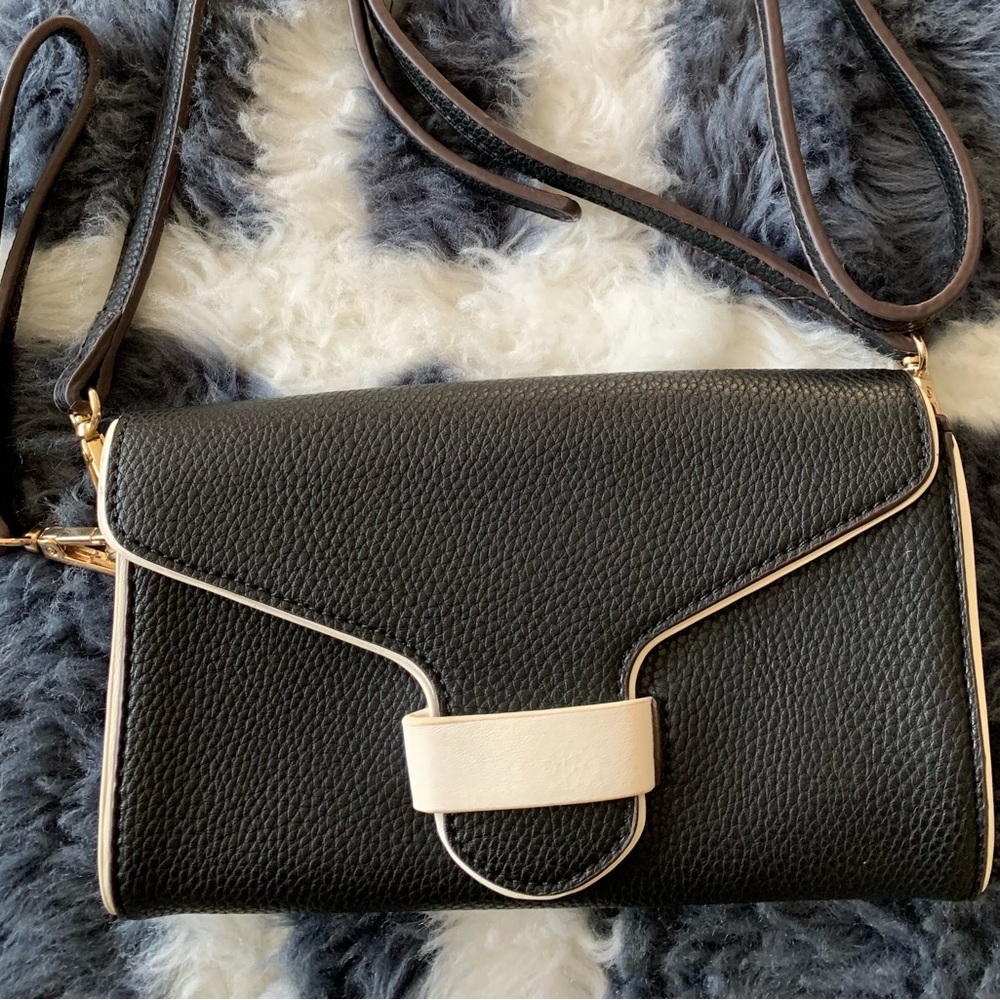 SONDRA ROBERTS SQUARES CROSSBODY PURSE.